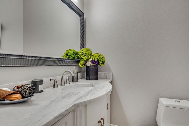 601 S Angel Light DR, Spicewood, TX 78669