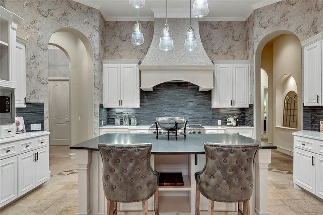 601 S Angel Light DR, Spicewood, TX 78669