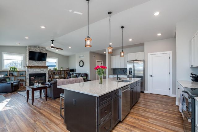 34 N Pointe Court, North Mankato, MN 56003