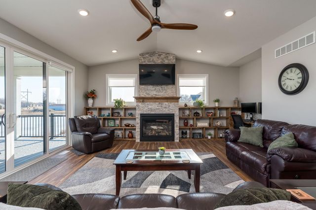 34 N Pointe Court, North Mankato, MN 56003