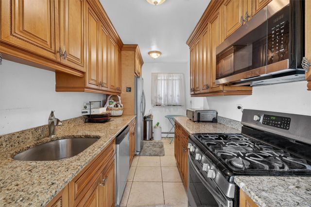 150 Glenwood Avenue F5, Yonkers, NY 10703