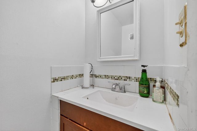 150 Glenwood Avenue F5, Yonkers, NY 10703