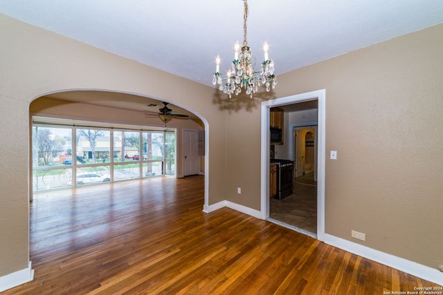2218 W Mistletoe Ave, San Antonio, TX 78201