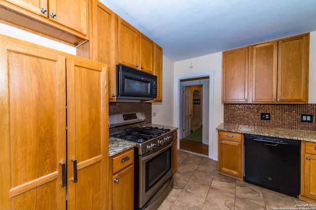 2218 W Mistletoe Ave, San Antonio, TX 78201