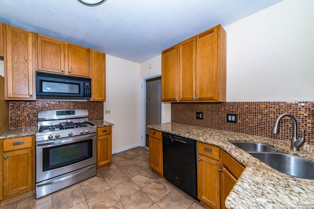 2218 W Mistletoe Ave, San Antonio, TX 78201