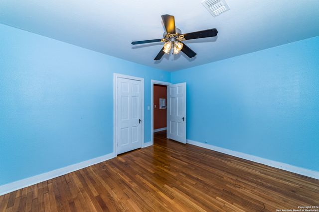 2218 W Mistletoe Ave, San Antonio, TX 78201