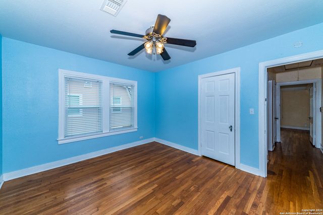 2218 W Mistletoe Ave, San Antonio, TX 78201