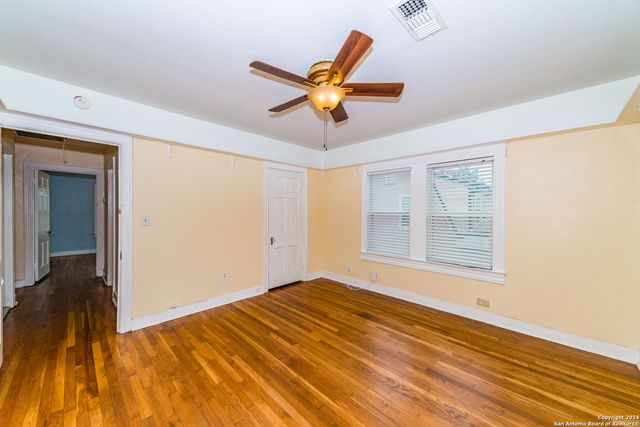 2218 W Mistletoe Ave, San Antonio, TX 78201