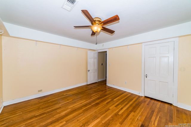 2218 W Mistletoe Ave, San Antonio, TX 78201