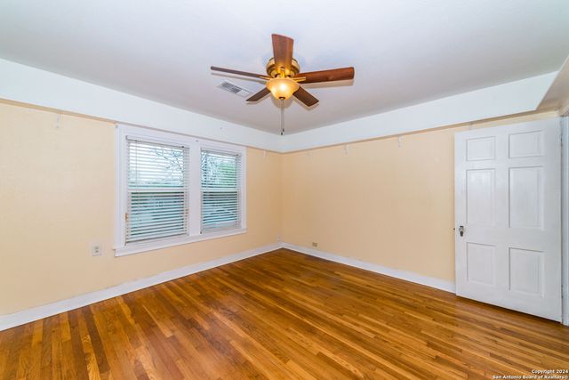 2218 W Mistletoe Ave, San Antonio, TX 78201
