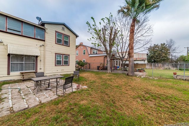 2218 W Mistletoe Ave, San Antonio, TX 78201