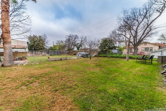 2218 W Mistletoe Ave, San Antonio, TX 78201