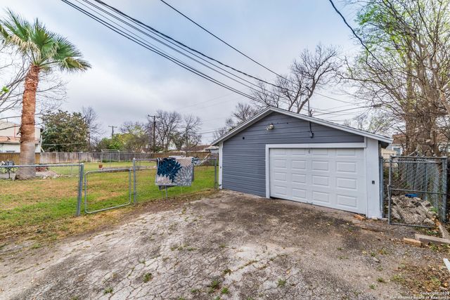 2218 W Mistletoe Ave, San Antonio, TX 78201