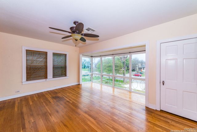 2218 W Mistletoe Ave, San Antonio, TX 78201