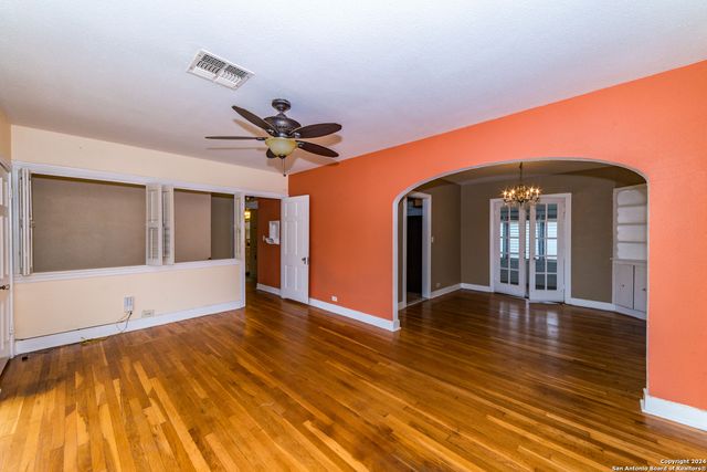 2218 W Mistletoe Ave, San Antonio, TX 78201