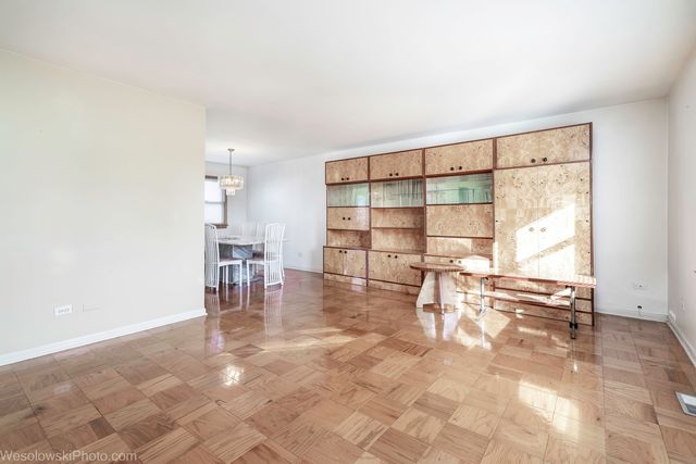 1822 W Catalpa Lane, Mount Prospect, IL 60056