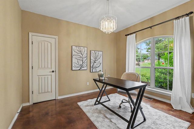216 N Oaks Road, Harrah, OK 73045