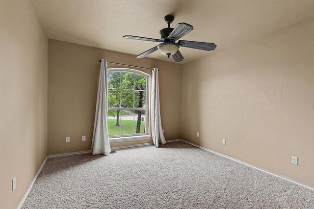 216 N Oaks Road, Harrah, OK 73045