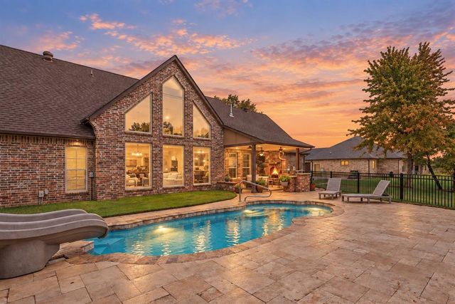 216 N Oaks Road, Harrah, OK 73045