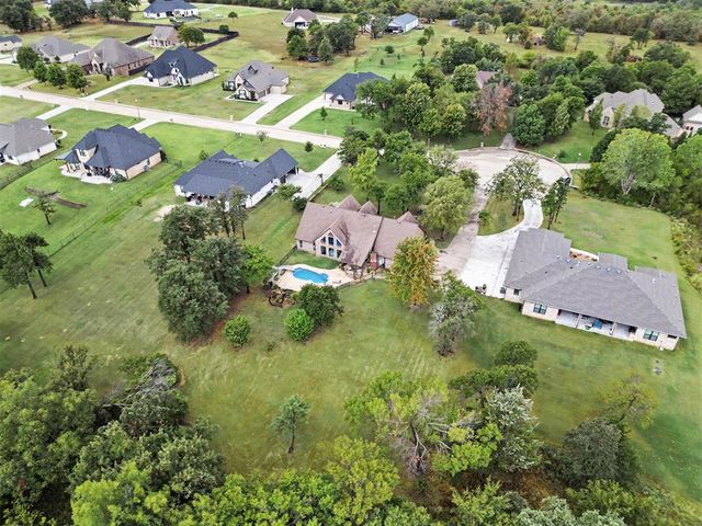 216 N Oaks Road, Harrah, OK 73045