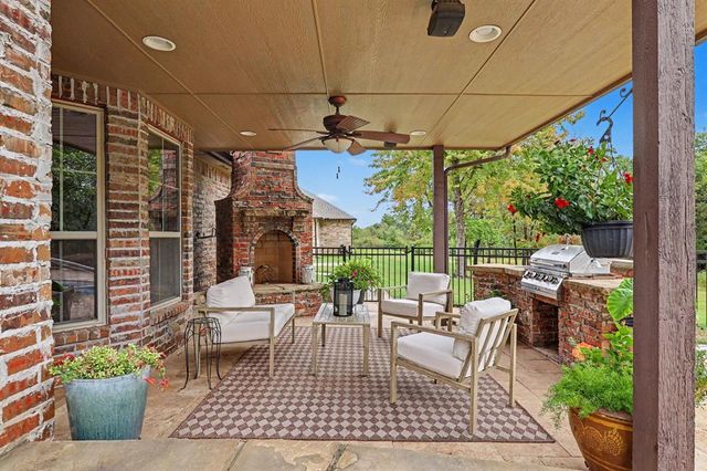 216 N Oaks Road, Harrah, OK 73045
