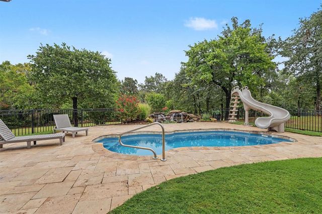 216 N Oaks Road, Harrah, OK 73045