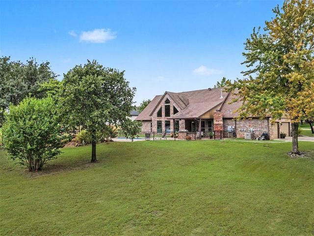 216 N Oaks Road, Harrah, OK 73045