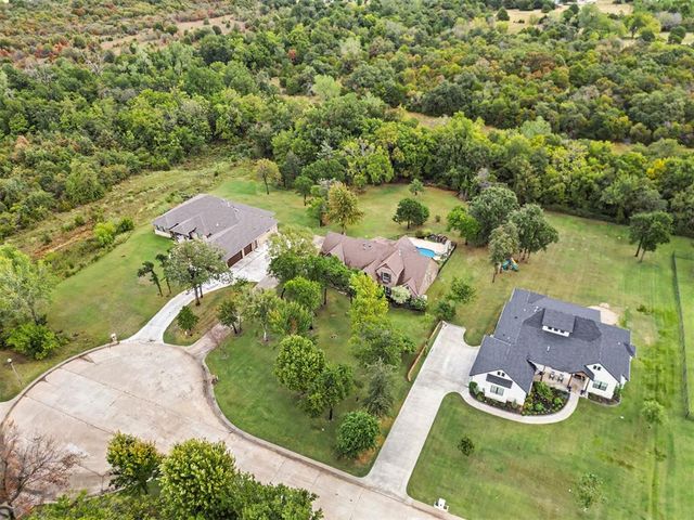 216 N Oaks Road, Harrah, OK 73045