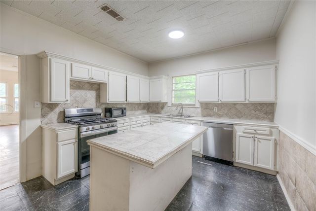 605 Arvon Street, Cleveland, TX 77327