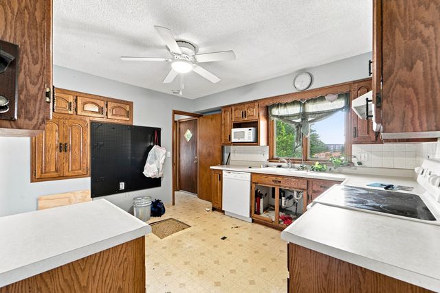 2432 Mansfield Drive, Des Moines, IA 50317