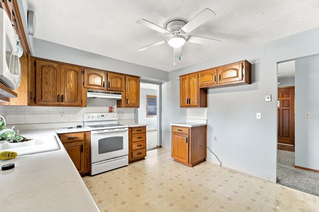 2432 Mansfield Drive, Des Moines, IA 50317
