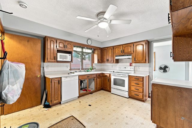 2432 Mansfield Drive, Des Moines, IA 50317