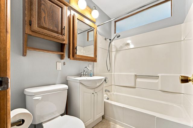 2432 Mansfield Drive, Des Moines, IA 50317