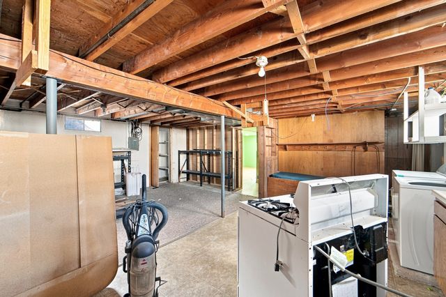 2432 Mansfield Drive, Des Moines, IA 50317