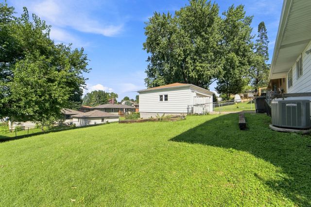 2432 Mansfield Drive, Des Moines, IA 50317