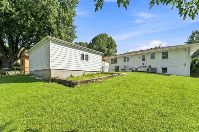 2432 Mansfield Drive, Des Moines, IA 50317