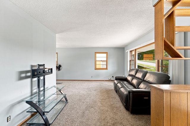 2432 Mansfield Drive, Des Moines, IA 50317