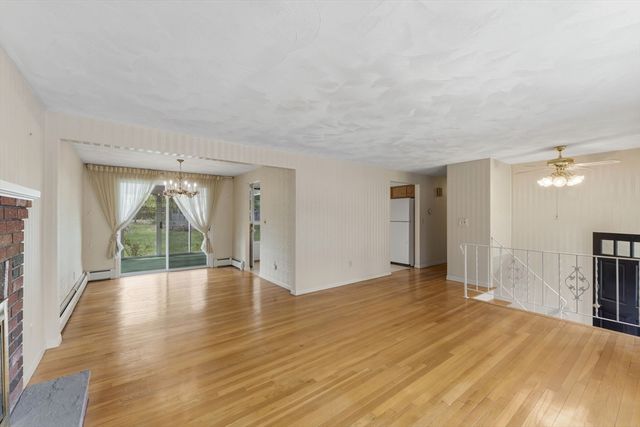 28 Mayflower Cir, Leicester, MA 01524
