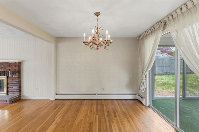 28 Mayflower Cir, Leicester, MA 01524