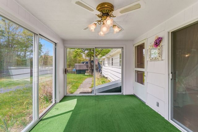 28 Mayflower Cir, Leicester, MA 01524