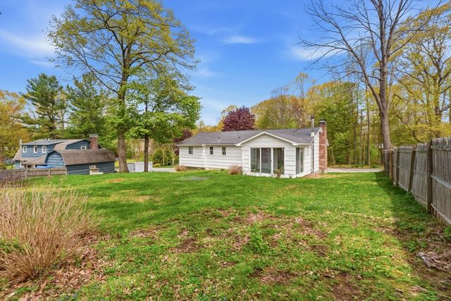 28 Mayflower Cir, Leicester, MA 01524