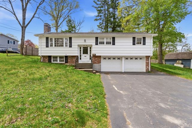 28 Mayflower Cir, Leicester, MA 01524