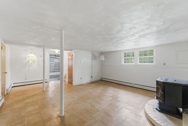 28 Mayflower Cir, Leicester, MA 01524