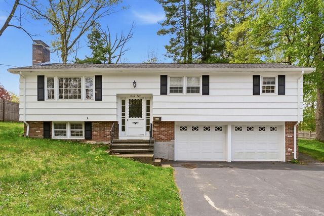 28 Mayflower Cir, Leicester, MA 01524