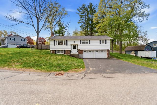 28 Mayflower Cir, Leicester, MA 01524