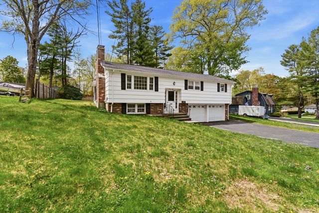 28 Mayflower Cir, Leicester, MA 01524