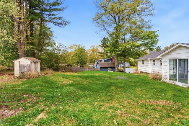 28 Mayflower Cir, Leicester, MA 01524