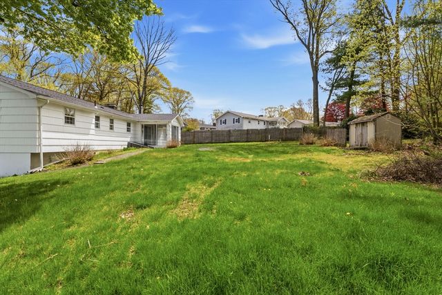 28 Mayflower Cir, Leicester, MA 01524