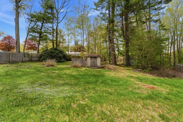 28 Mayflower Cir, Leicester, MA 01524