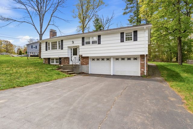 28 Mayflower Cir, Leicester, MA 01524